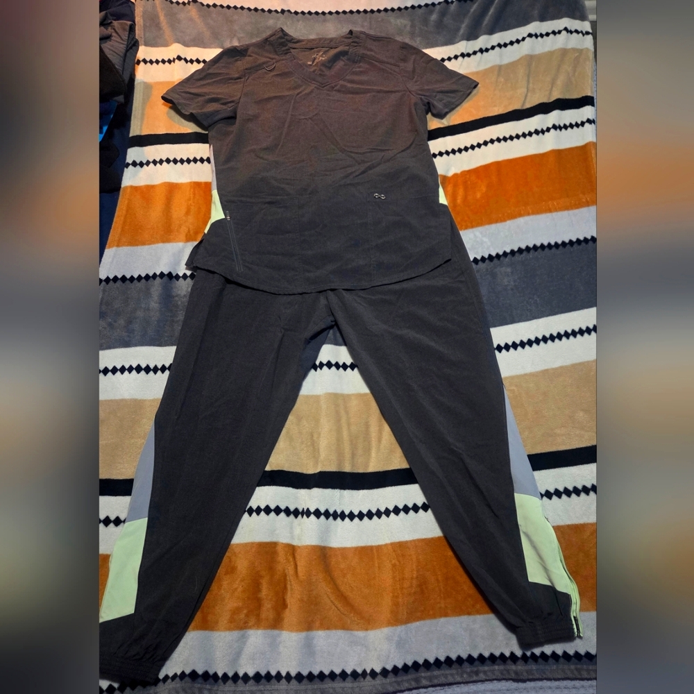 Cherokee Infinity Scrub Set